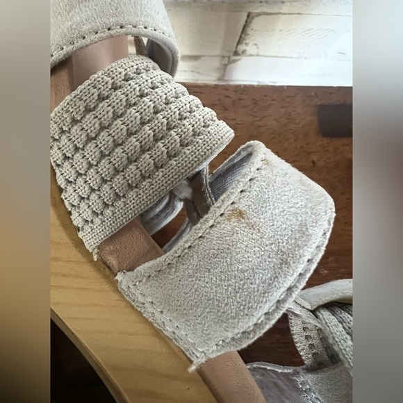 Dr. Scholl's women’s Blossom Vapor Grey block sandals in size 7. - Picture 9 of 9